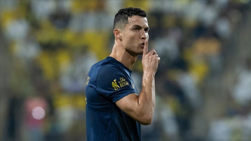 ronaldo-dunyada-bir-ilke-imza-atti-serveti-dudak-ucuklatti.jpg