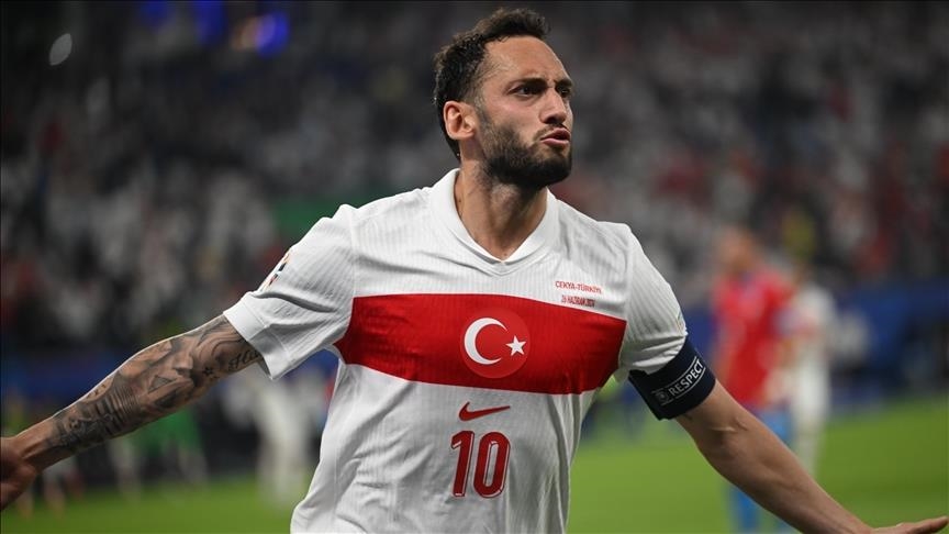 hakan-calhanoglu-milli-takim-tarihine-gecmeye-hazirlaniyor.jpg