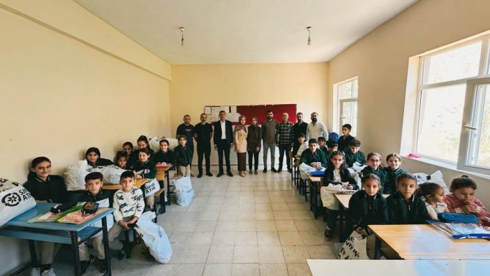 gonullu-ogretmenlerden-sinir-koylerine-umut-tasiyan-ziyaret-004.jpg