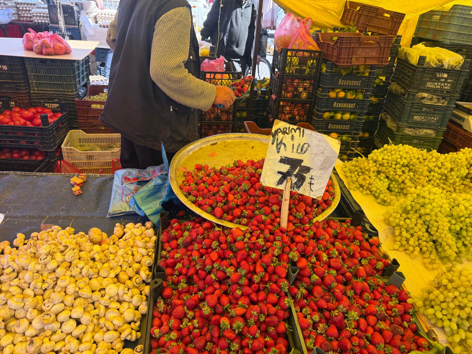 konyadaki-semt-pazarlarinda-fiyatlar-guncellendi-014.jpeg