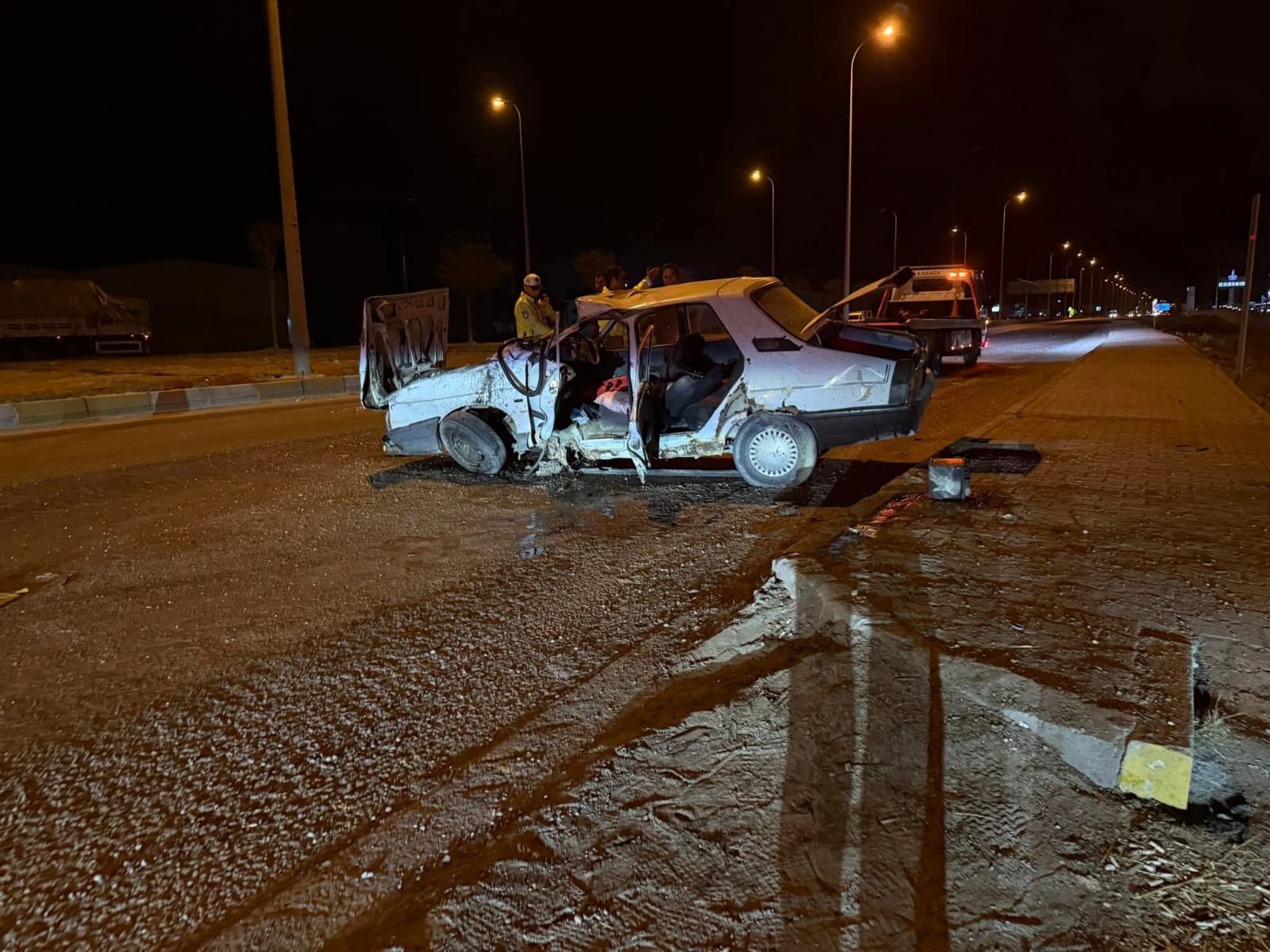 konyada-gece-saatinde-ekipleri-alarma-geciren-kaza.jpeg
