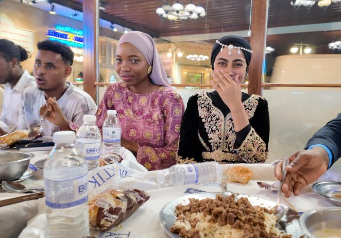afrikali-ogrenciler-ilk-kez-konya-dugun-pilavi-yedi-002.jpeg