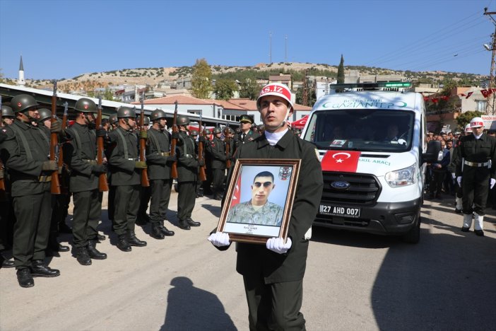 sehit-piyade-er-eyup-guner-memleketi-gaziantepte-son-yolculuguna-ugurlandi.jpg
