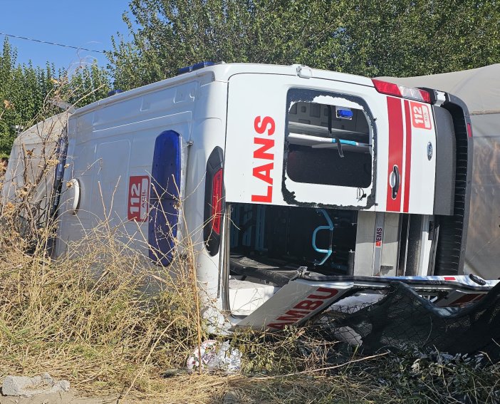 tarim-iscileri-kavgasi-ambulans-kazasina-donustu.jpg