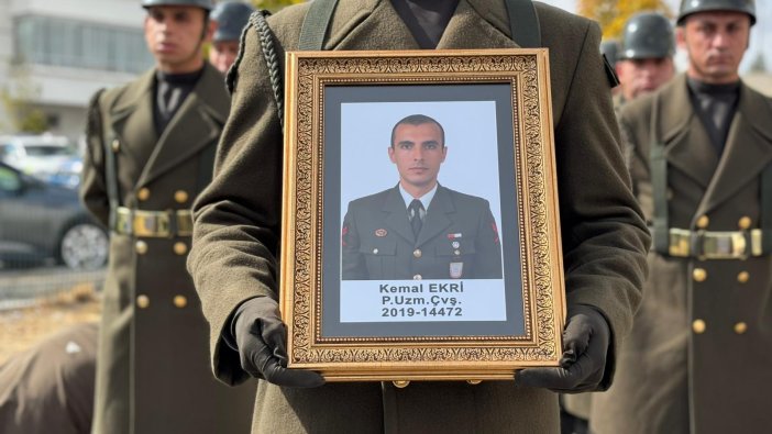 balikesirdeki-saldirida-hayatini-kaybeden-uzman-cavus-kemal-ekri-ankarada-topraga-verildi-ailesi-ekrinin-irak-suriye-ve-libyadaki-gorevlerini-hatirlatarak-sokakta-terorden-daha-tehlikeli-insanlar-var-dedi-001.jpg
