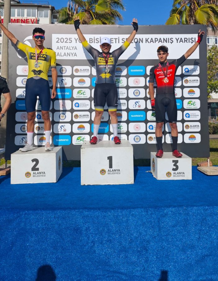bisiklet-sehri-konyanin-sporculari-antalyadan-madalyayla-dondu-001.jpg