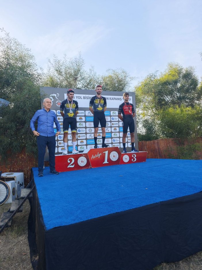 bisiklet-sehri-konyanin-sporculari-antalyadan-madalyayla-dondu-002.jpg