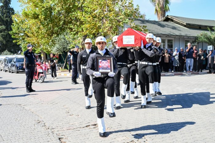 yanginda-hayatini-kaybeden-polis-memuru-memleketinde-topraga-verildi.jpg