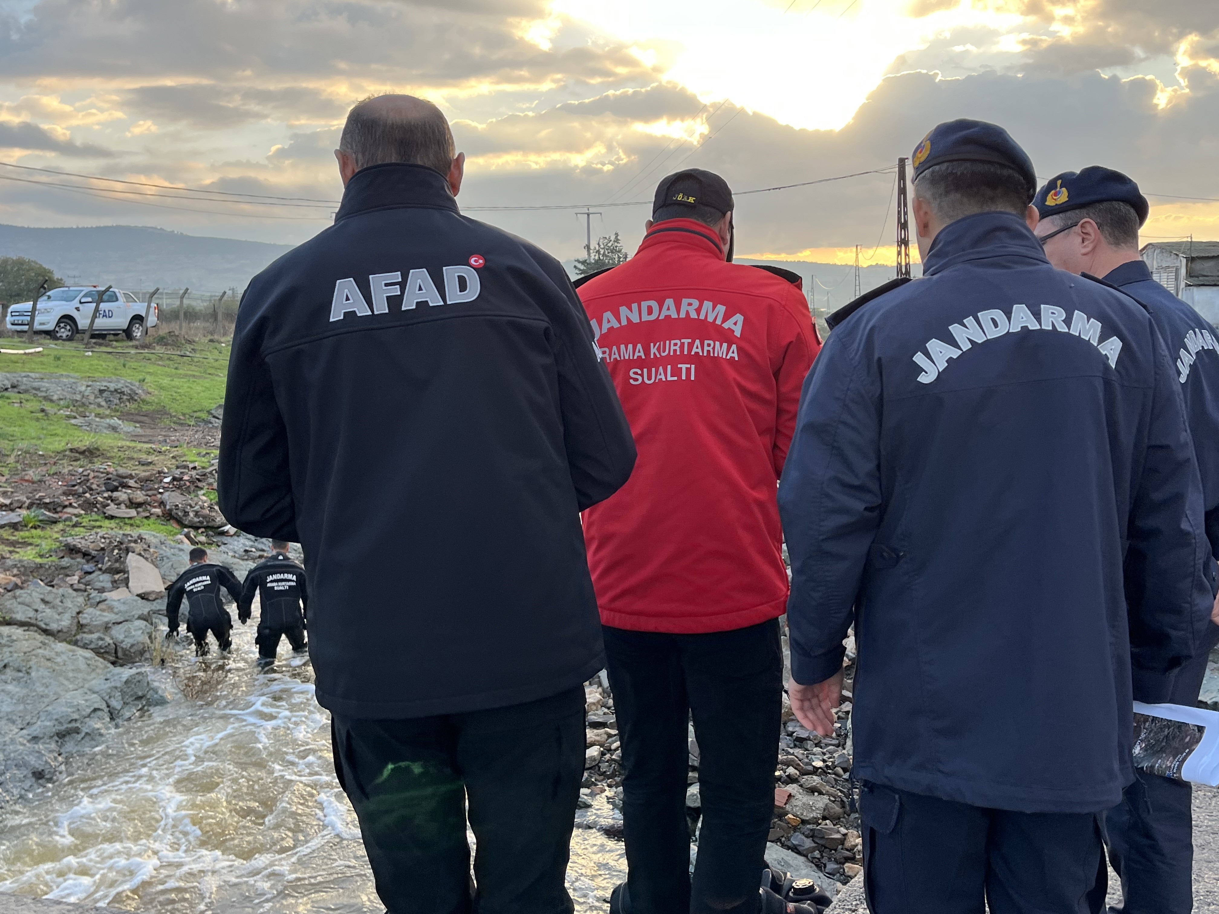 ekipler-seferber-oldu-sel-sularinda-kaybolan-yasli-adam-araniyor.jpg