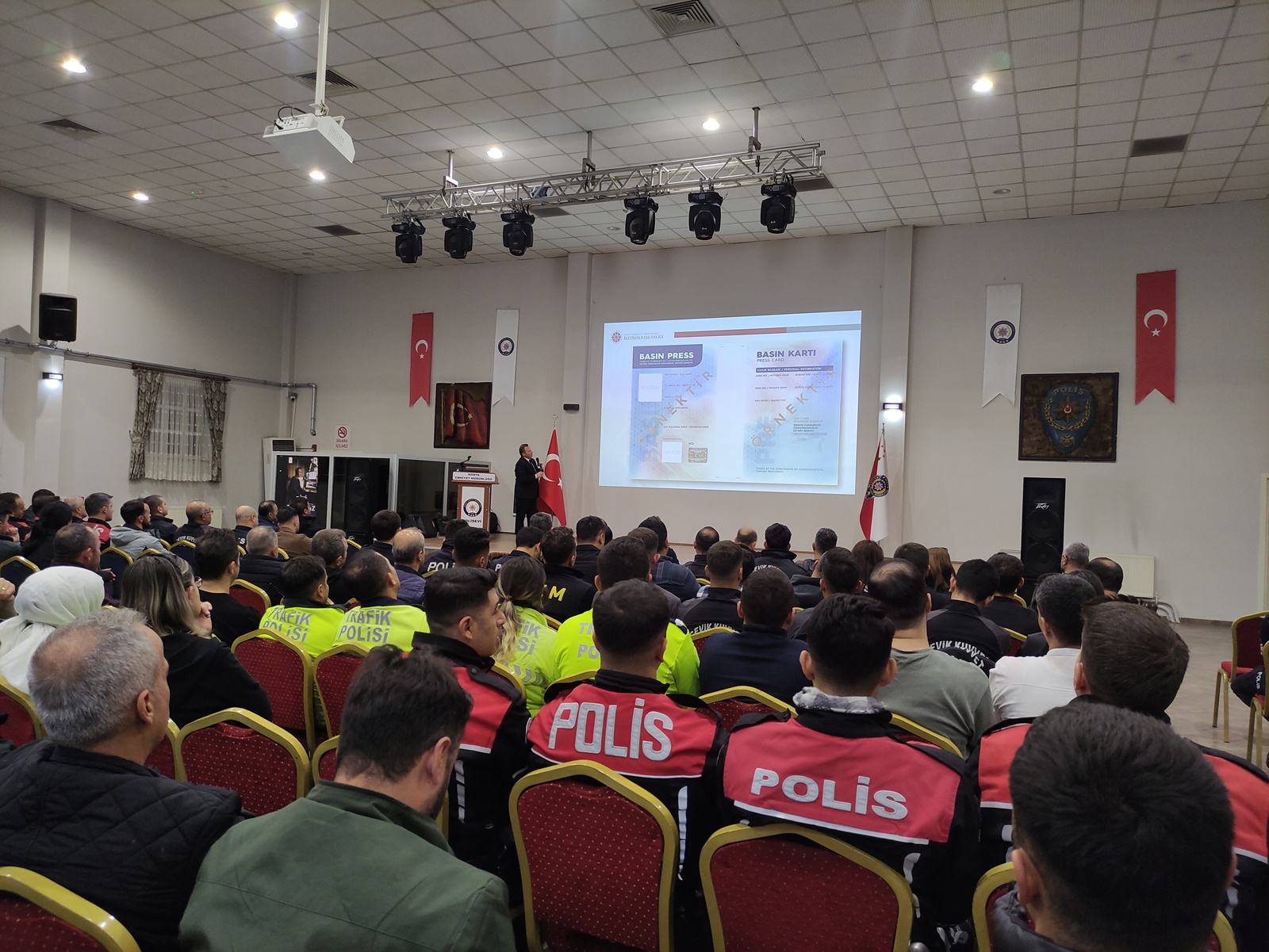 konya-polisi-basin-karti-hakkinda-bilgilendirildi.jpg