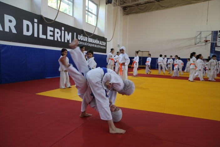 konyada-judocu-uc-kardes-birbirine-guc-oluyor-001.jpg