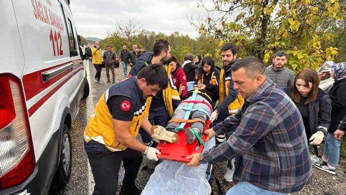 iscileri-tasiyan-servis-kaza-yapti-1-kisi-oldu-19-yarali-001.jpg