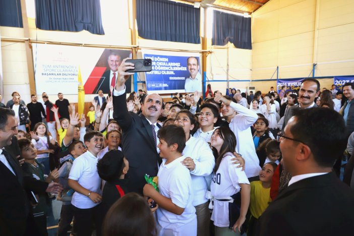 baskan-altay-beysehirde-spor-okullarini-acti.jpg