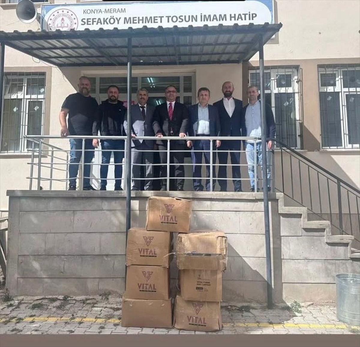 konya-gumushaneliler-derneginden-2-sehirdeki-okullara-kirtasiye-destegi.jpg