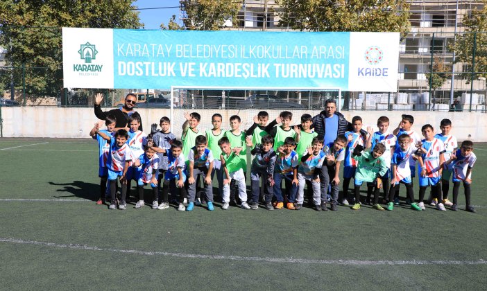 konyanin-minik-futbolculari-dostluk-icin-sahaya-cikti-001.jpg