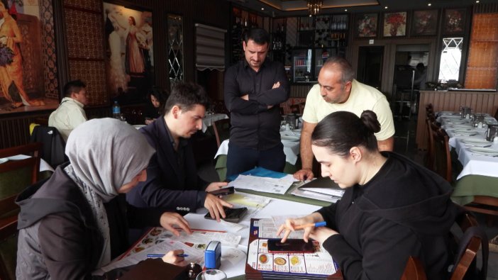 istanbulda-4-turistin-59-bin-liralik-balik-hesabi-odemesi-sonrasi-harekete-gecildi-ticaret-bakanligi-ekipleri-restoranda-fahis-fiyat-ve-yaniltici-islem-tespit-etti-isletmeye-139-bin-lira-ceza-verdi.jpg