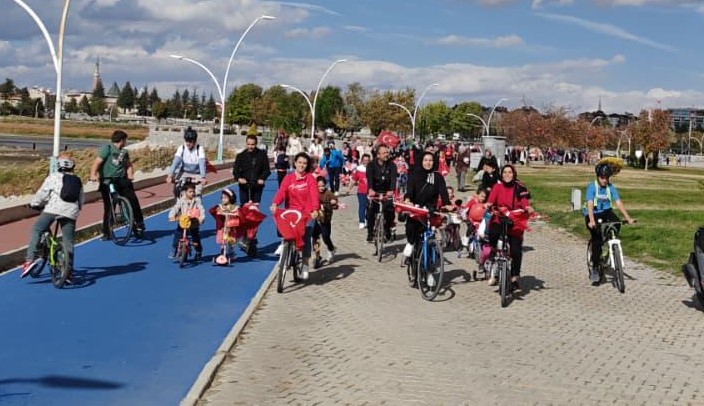konyada-cumhuriyetin-102-yilinda-102-bisikletli-pedal-cevirdi.jpeg
