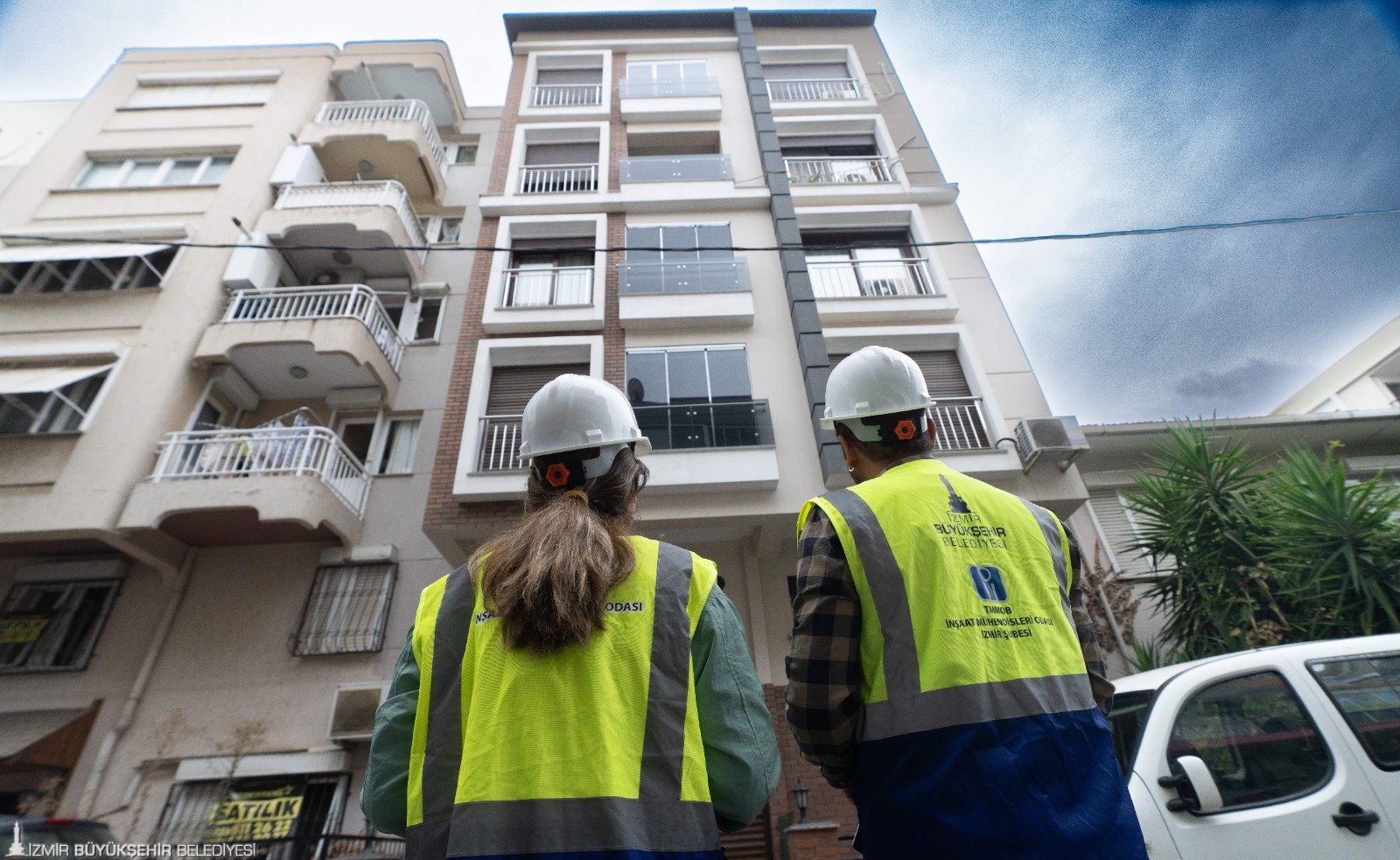 izmir-buyuksehir-riskli-yapilari-yenileyecek-izmir-yenileniyor-basvuru-2025-002.jpg