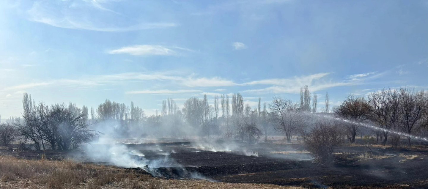 konyada-arazide-yangin-cikti-muhtar-cevre-mahallelerden-de-destek-istedi.jpg