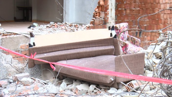 4-katli-bina-yikildi-koca-apartman-duvarsiz-kaldi-001.jpg