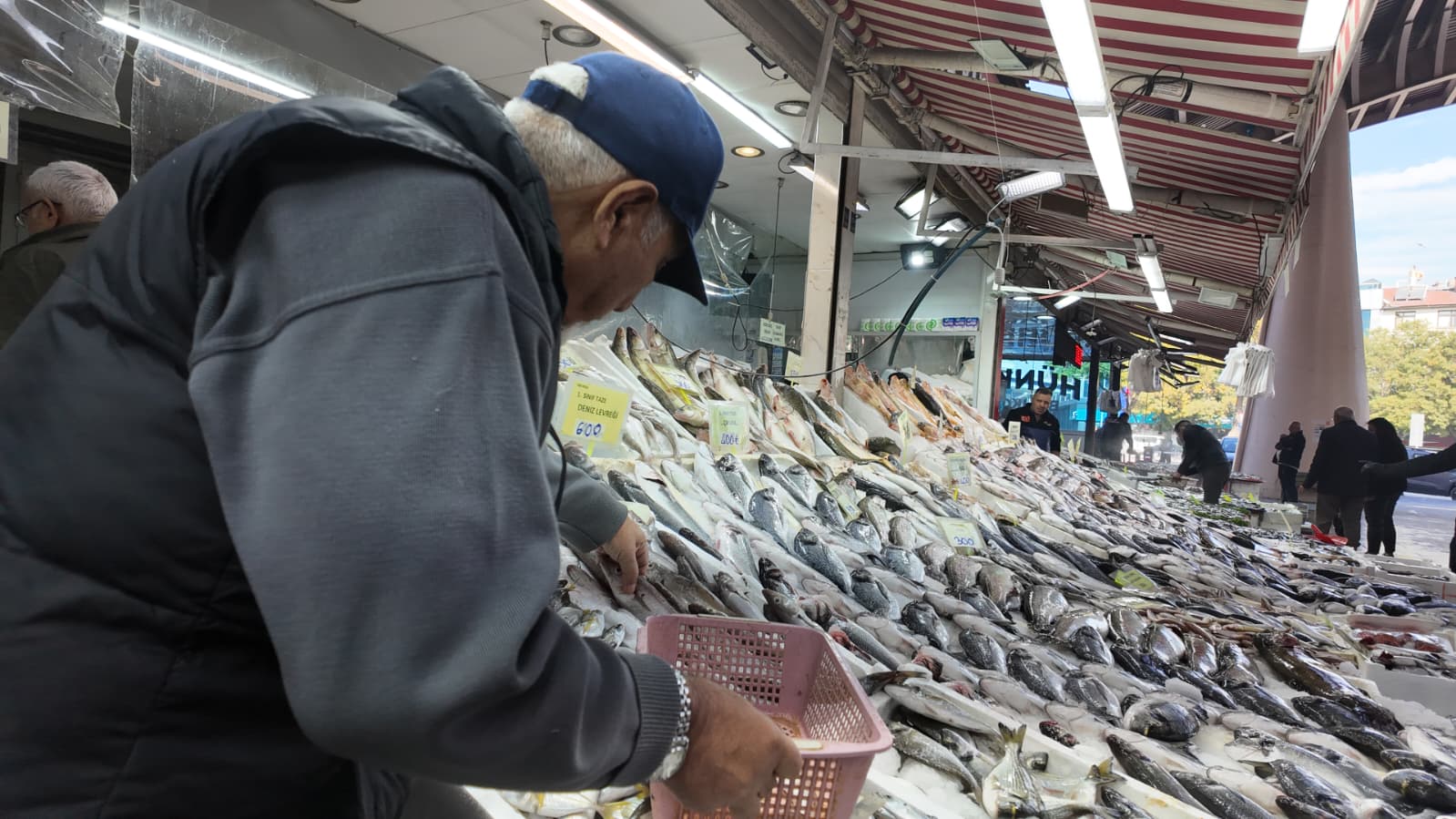 konyada-balik-tezgahlari-bereketlendi-fiyatlar-dustu-004.jpeg
