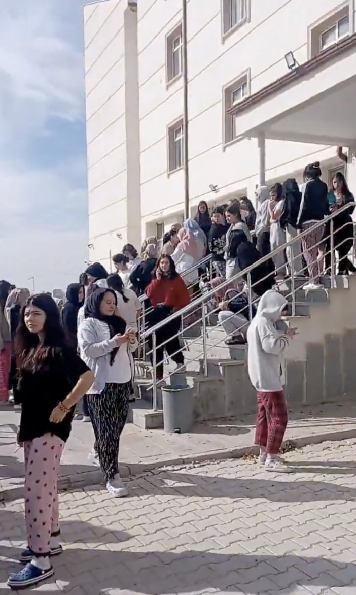 konyadaki-kykda-deprem-alarmi-ogrenciler-tahliye-ediliyor.png