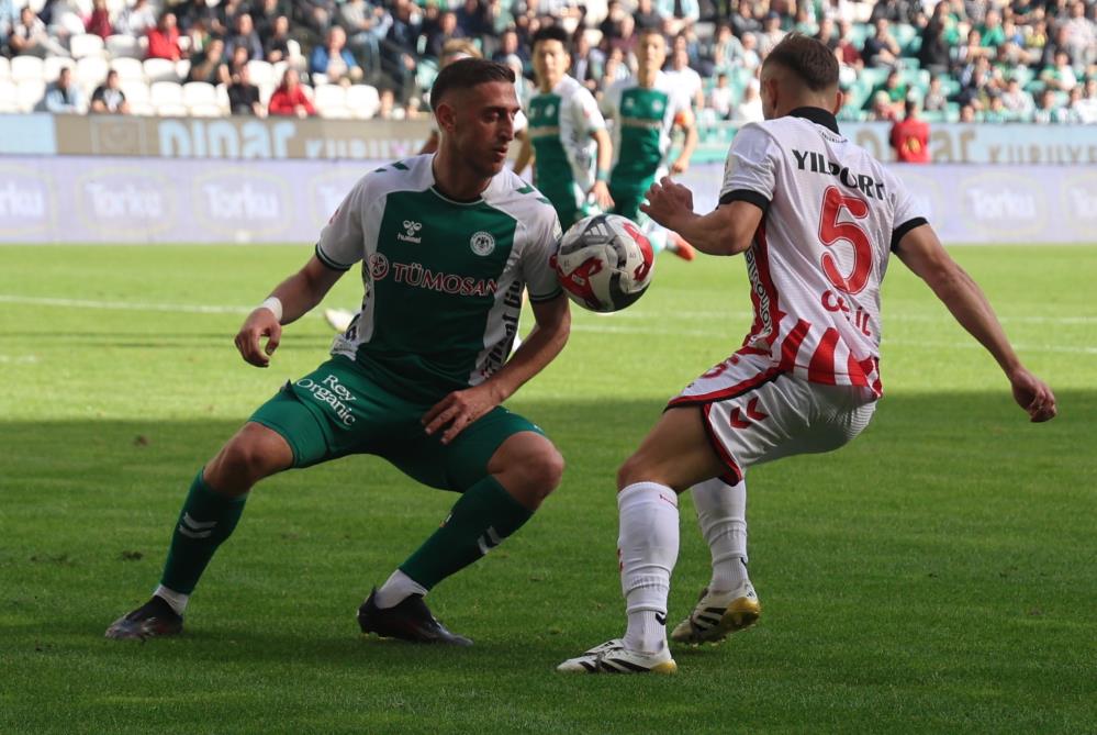 konyaspor-evinde-uc-golle-yikildi-001.jpg