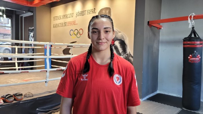 milli-boksor-aysenur-annesine-ragmen-sampiyon-oldu-002.jpg