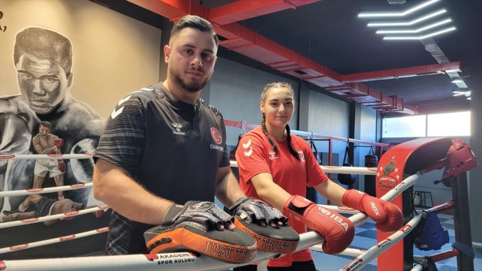 milli-boksor-aysenur-annesine-ragmen-sampiyon-oldu.jpg