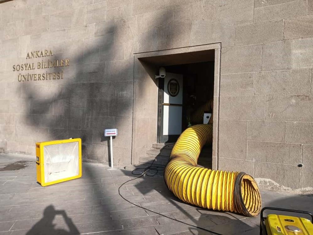 ankara-sosyal-bilimler-universitesinde-gaz-sizintisi-panigi-6-kisi-dumandan-etkilendi-002.jpg