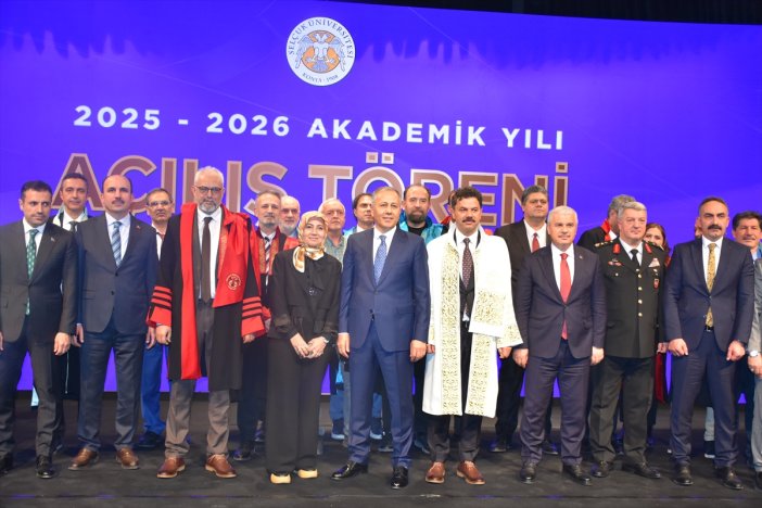 selcuk-universitesinde-yeni-akademik-yil-bakan-yerlikaya-ile-basladi.jpg
