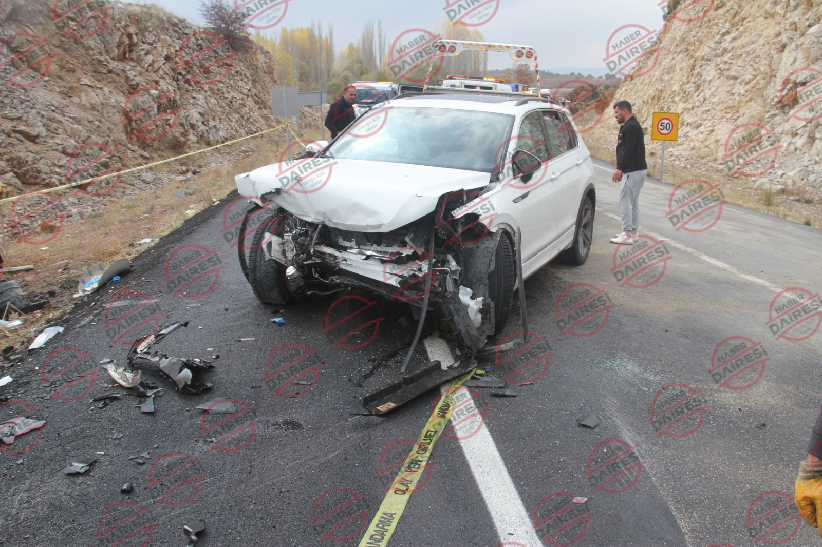 konyada-iki-otomobil-carpisti-1-olu-3-yarali-var-001.jpg