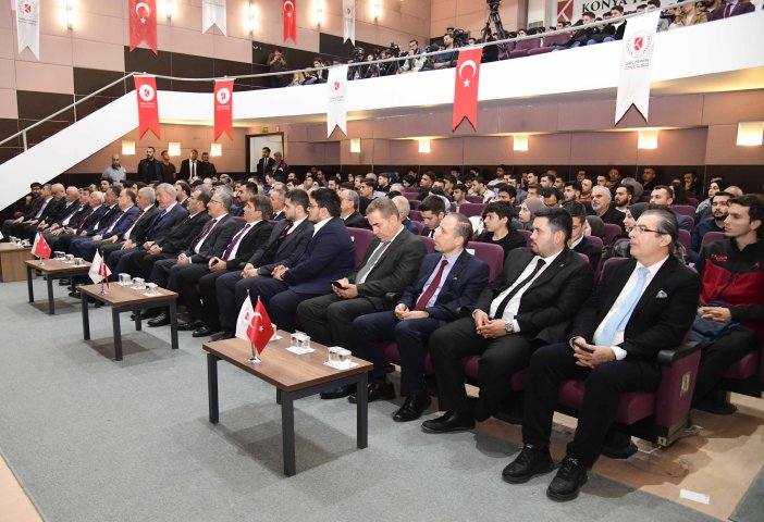 eski-bakan-hulusi-akar-konyada-universite-ogrencilerine-seslendi-001.jpg