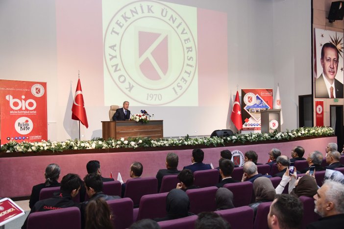 eski-bakan-hulusi-akar-konyada-universite-ogrencilerine-seslendi-002.jpg