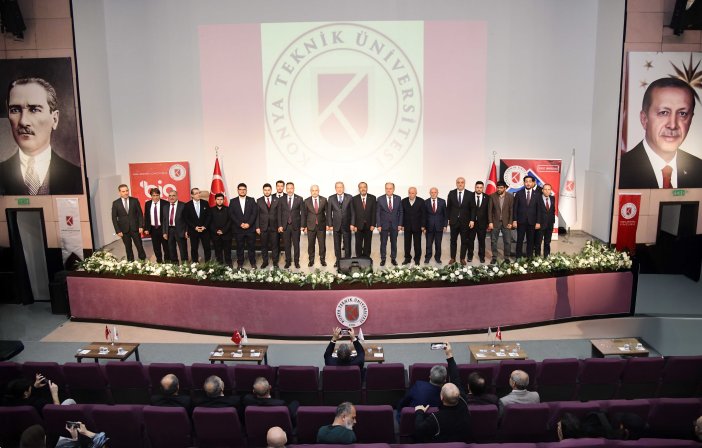 eski-bakan-hulusi-akar-konyada-universite-ogrencilerine-seslendi-003.jpg