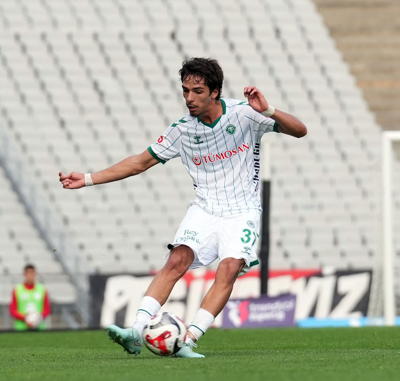 guilherme-konyaspor-formasiyla-200-lig-macina-cikti-001.jpg