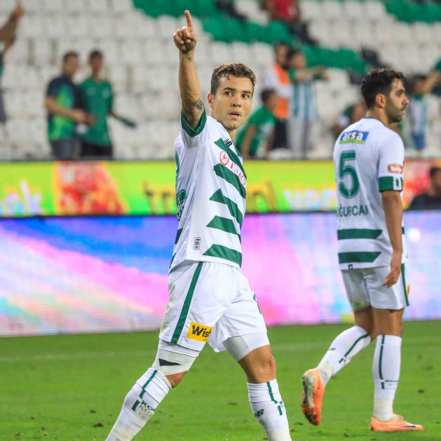 guilherme-konyaspor-formasiyla-200-lig-macina-cikti.jpg