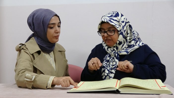 isitme-engelli-63-yasindaki-kadin-bir-ayda-kuran-i-kerimi-ogrendi-001.jpg