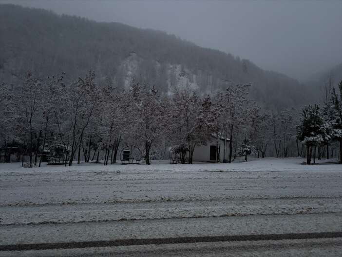 bir-ilimizde-kar-yolda-ulasimi-aksatiyor