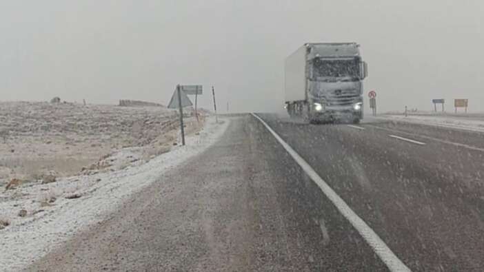 bir-ilimizde-kar-yolda-ulasimi-aksatiyor