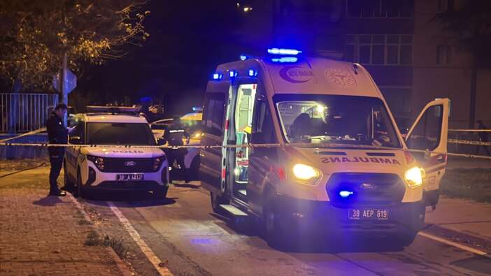 bosanmak-uzere-oldugu-kadini-sokak-ortasinda-oldurdu