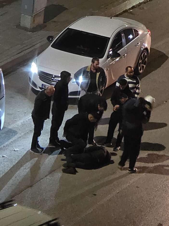 bir-carpisma-yetmedi-motosiklet-3-araca-birden-vurdu