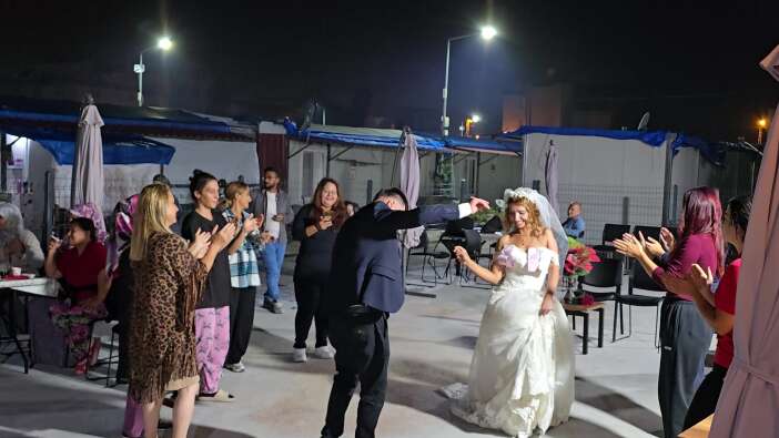 enkazdan-kurtuldu-konteyner-kentte-hayata-yeniden-tutundu