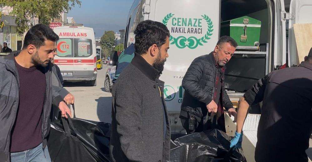 kafede-eski-sevgili-dehseti-kadini-oldurup-canina-kiydi