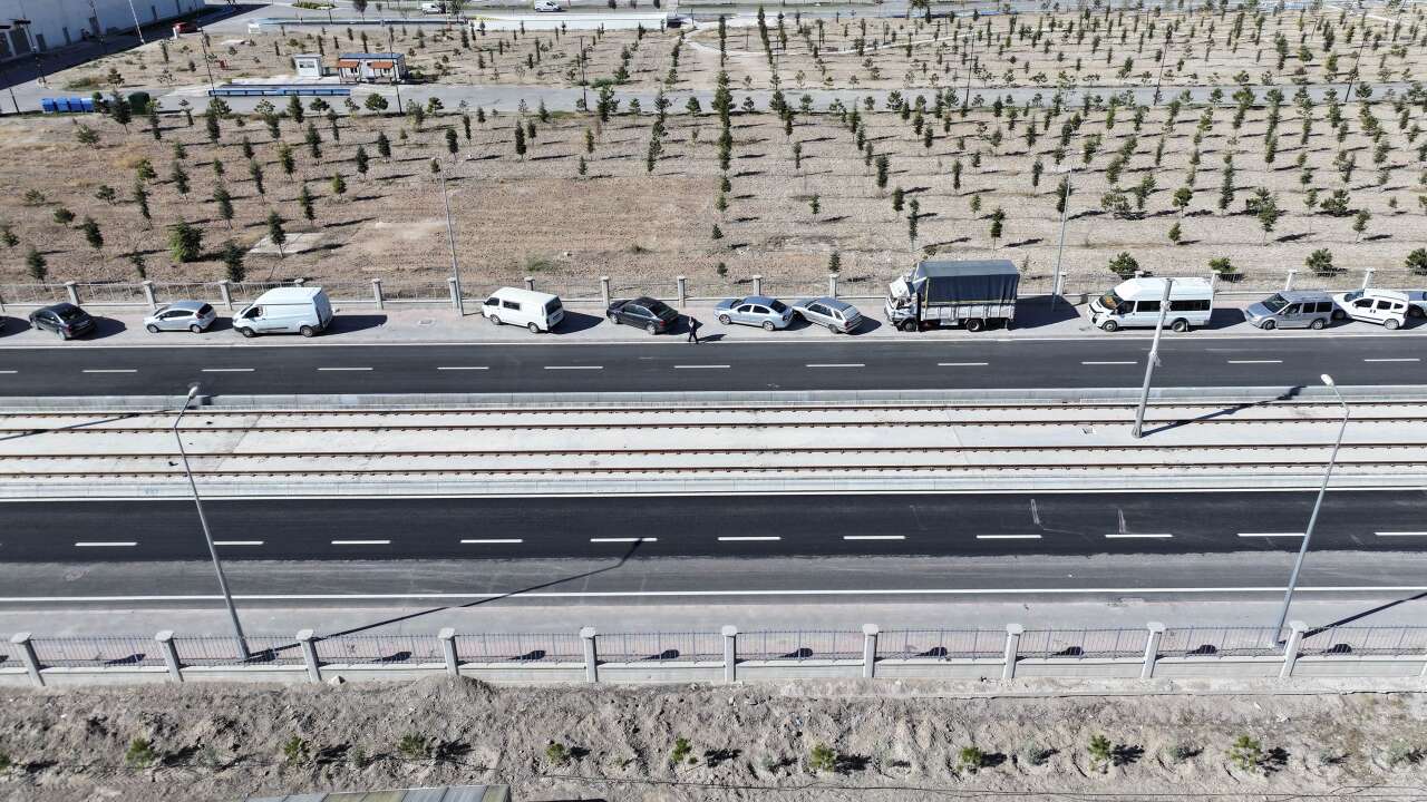 konya-boylesini-ilk-kez-goruyor-yeni-tramvay-hattinda-yapildi