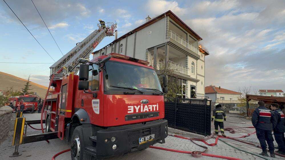 konyada-3-katli-bina-alevlere-teslim-oldu