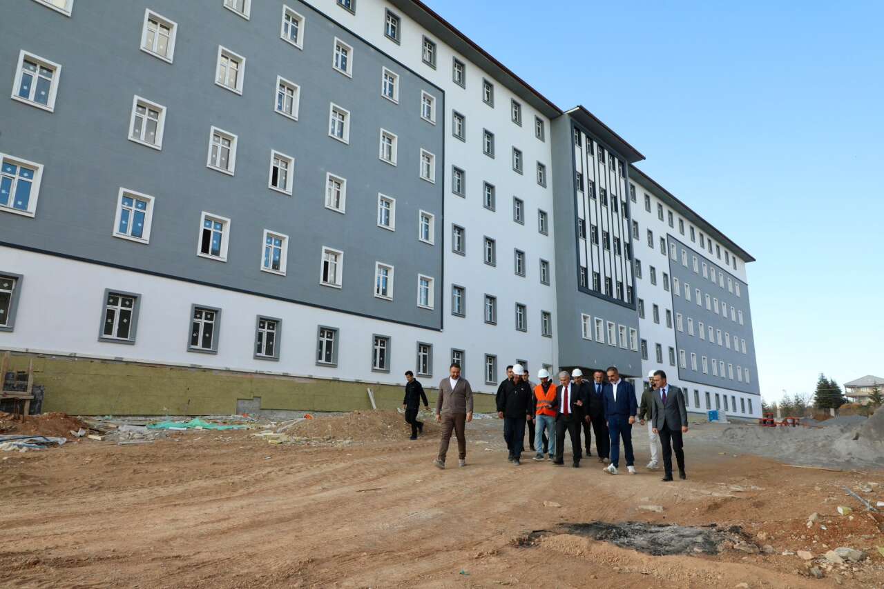 konyanin-600-ogrencilik-yeni-yurdu-vali-akinin-yakin-takibinde
