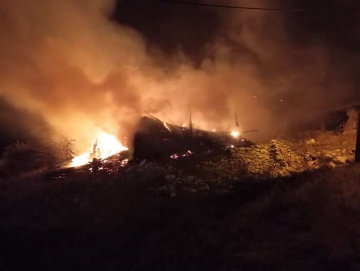 koyu-ayaga-kaldiran-yangin-her-sey-kul-oldu