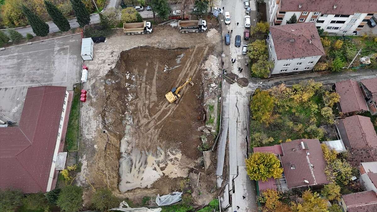 okul-insaatinin-yanindaki-yol-coktu-karabuk