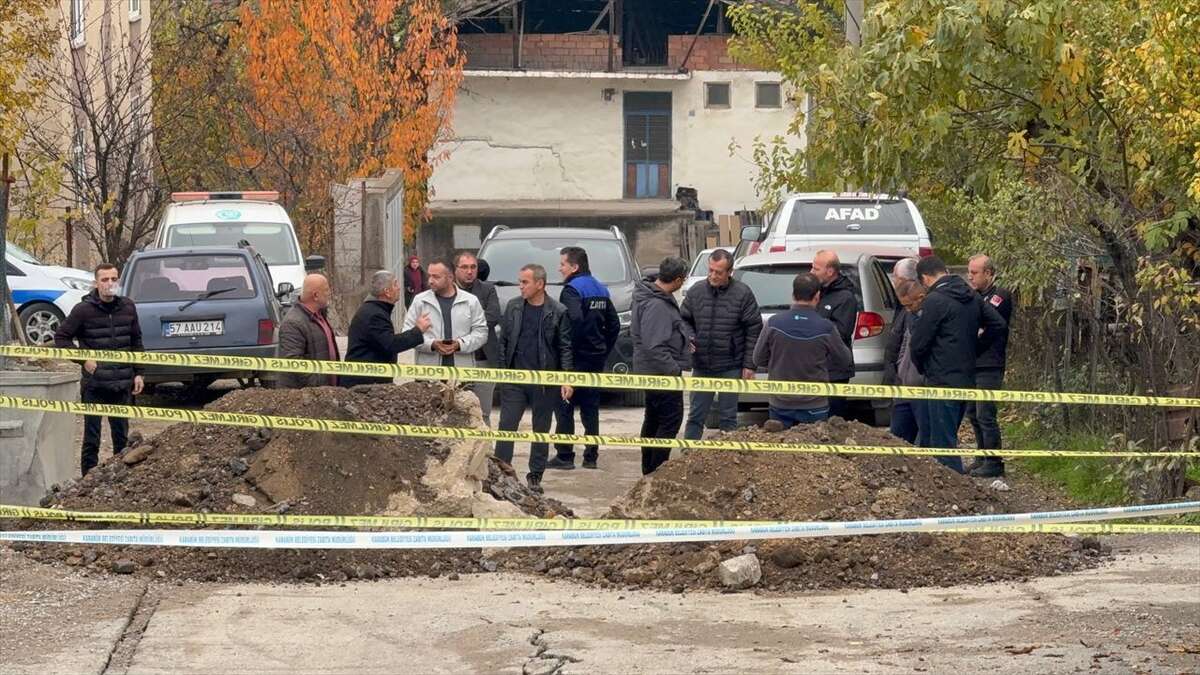 okul-insaatinin-yanindaki-yol-coktu-karabuk